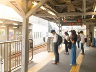 埼玉在住で都内勤務、毎日往復2時間の通勤がストレス…近所へ転職したいけど、地域によって給与はどのくらい違う？