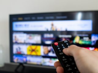 「NHK」の受信料、3年前に亡くなった祖母の家の分を解約するには？今まで払ってしまった受信料は返金される？