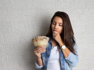 40歳独身、貯蓄は「300万円」です。このまま老後を迎えると「ヤバい」ですか？ 老後資金はいくら必要でしょうか？