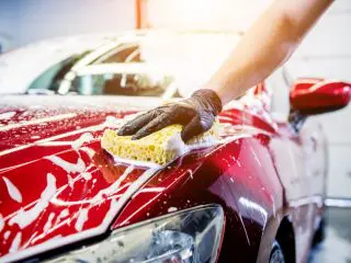 車の洗車は、「洗車機」「手洗い」「コイン洗車」のどれがお得？