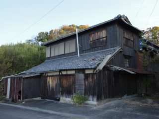 田舎にある実家が空き家に！　最も安く対処する方法とは？