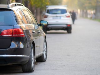 また隣人が「無断駐車」してる！これって通報したら対応してもらえるの？罰金はいくらくらい？