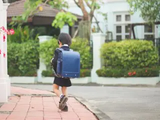 子どもを「学習院」の初等科に通わせたいです。公務員家庭でも可能ですか？ やはり由緒正しく高年収な家庭でないと難しいでしょうか？