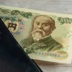 祖母の荷物から「伊藤博文」のお札を発見！ まだ使える？ 1000円以上の価値はあるの？