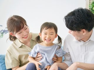 これから結婚して3人家族、4人家族になると、毎月の生活費はどのくらい必要なのでしょうか？