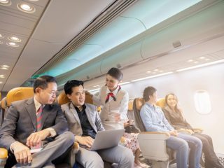 会社で「社員旅行」があり、出欠は自由ですが、不参加だと昇給できません…これってパワハラなどに該当しますか？