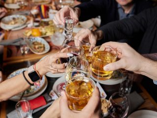 お酒は飲めませんが「飲み会」は好きです。ただ、飲まないのに「割り勘」に納得がいきません。少なめに払っても問題ありませんか？