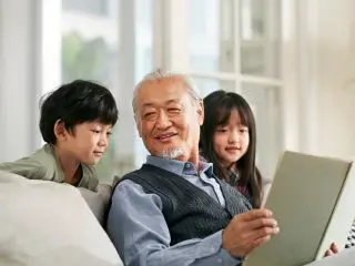 孫が可愛くて仕方なく、訪問してくれるたびに「3万円」渡していますが、これにも税金がかかるんですか？