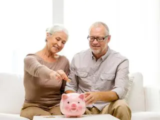 60代の「貯蓄額」「年金受給額」「退職金」の平均とは？
