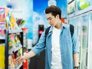 出社してからコンビニに「朝食」を買いに行くのってあり？その間も「給与」は発生する？