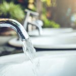 1人暮らしは「シャワーだけ」にすべきですか? 浴槽にお湯をためるといくらかかるのでしょうか?