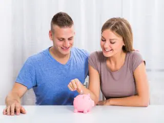 「40代夫婦」で貯金は100万円です。これって少ないですか…？今から始められる貯蓄方法はありますか？