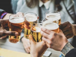 値上げラッシュなのに「ビールは値下げ！」。それでも手放しでは喜べない理由