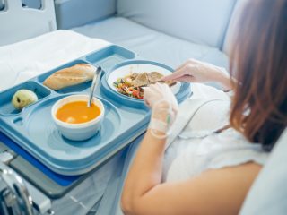 突然の入院！ 健康保険で「食事代」がまかなえるって本当？