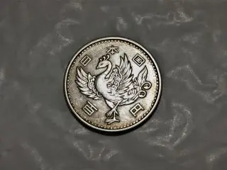 実家の物置で「鳳凰」の描かれた100円玉を見つけたのですが、今でも使えますか？ 高く売れたりするのでしょうか？