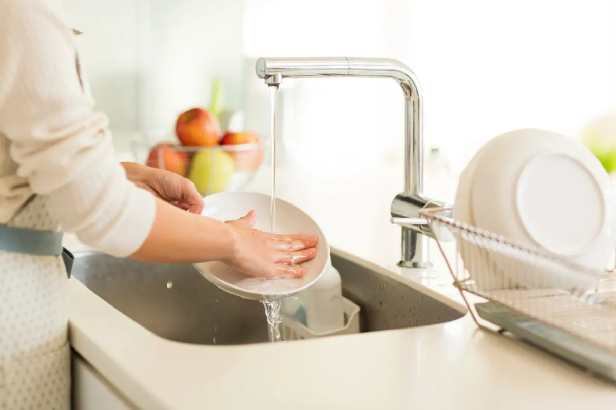 1ヶ月自炊したら、食器洗いにかかる水道光熱費と洗剤代はいくらになる？