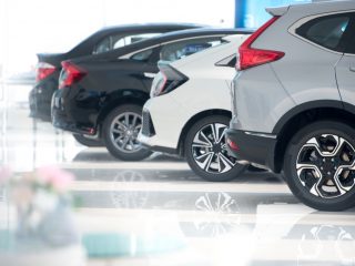 「新車」VS「中古車」維持費が安いのはどっち？ 本体価格も含めたコスパを検証