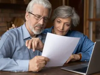 65歳、わけあってこれから賃貸物件さがし……高齢者は賃貸物件を借りにくい？ スムーズに借りる方法はある？