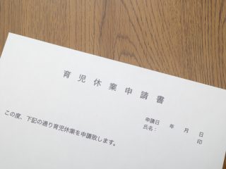 看護師ですが、師長に妊娠を報告したら「育休を取るなら、復帰後は夜勤をすると念書を書くのが条件ね」と言われました…本当に書く必要があるのでしょうか？ 違法なのではないですか？