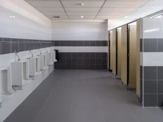 トイレの回数は1日平均「5～7回」!? 職場の「トイレ休憩」は何分くらいまでなら大丈夫？ 長すぎると給与から引かれる場合もあるの？