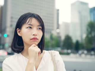 20代で貯金が50万円しかありませんが、これって少ないですか？ 日本の平均貯蓄額ってどれくらいなのですか？