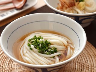 節約のために「うどん」ばっかり…。1日1食うどんにすると、食費はどのくらい抑えられる？