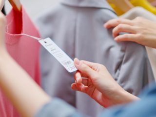 アラサーですが、洋服代「月2万円」って多いですか？ 平均はどのくらいなのでしょうか？ 20代の頃と似合う服が変わってきたので、かなり買い替えてます