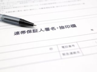 親族から連帯保証人になってほしいとお願いされました。生活保護を受けている私でもなれますか？