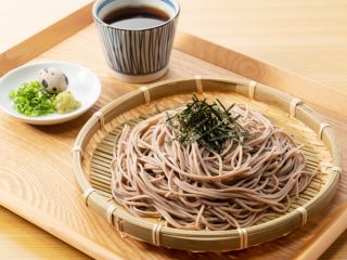 暑い日はそうめん・そば・うどんに偏りがち…！栄養があってコスパがいいのはどれ？