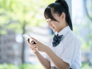 中学生の子どもの携帯料金が「1万円」で驚愕…！これって一般的なんですか？