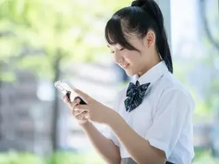 中学生の子どもの携帯料金が「1万円」で驚愕…！これって一般的なんですか？