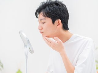 生涯的には「ヒゲ剃り」よりも「ヒゲ脱毛」のほうがお得？ トラブルを避けるためのポイントは？