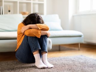 妻がうつ病で長期のクリニック通い。「自立支援医療制度」は申告できる？