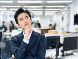 40代おひとりさま男性で年収350万円。平均年収より少ない？