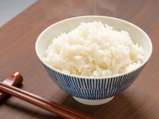 「炊飯」VS「パックご飯」一人暮らしの場合、どちらが安い？