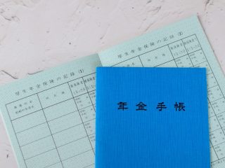 「年金手帳」が廃止になったと聞きました。「マイナンバーカード」を持っていないのですが、作るべきでしょうか？