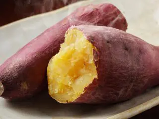 今ブーム真っ最中のサツマイモ！ 家で蒸すならガスコンロと電子レンジどちらが安い？