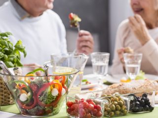 老後の生活は健康に気を付けながら食事に気を付けたい！ 節約と健康の両立と3つの節約術