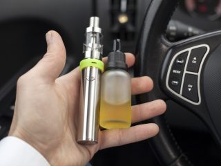 「禁煙車」のレンタカーで電子タバコを喫煙しても「賠償金」は請求されないですよね？