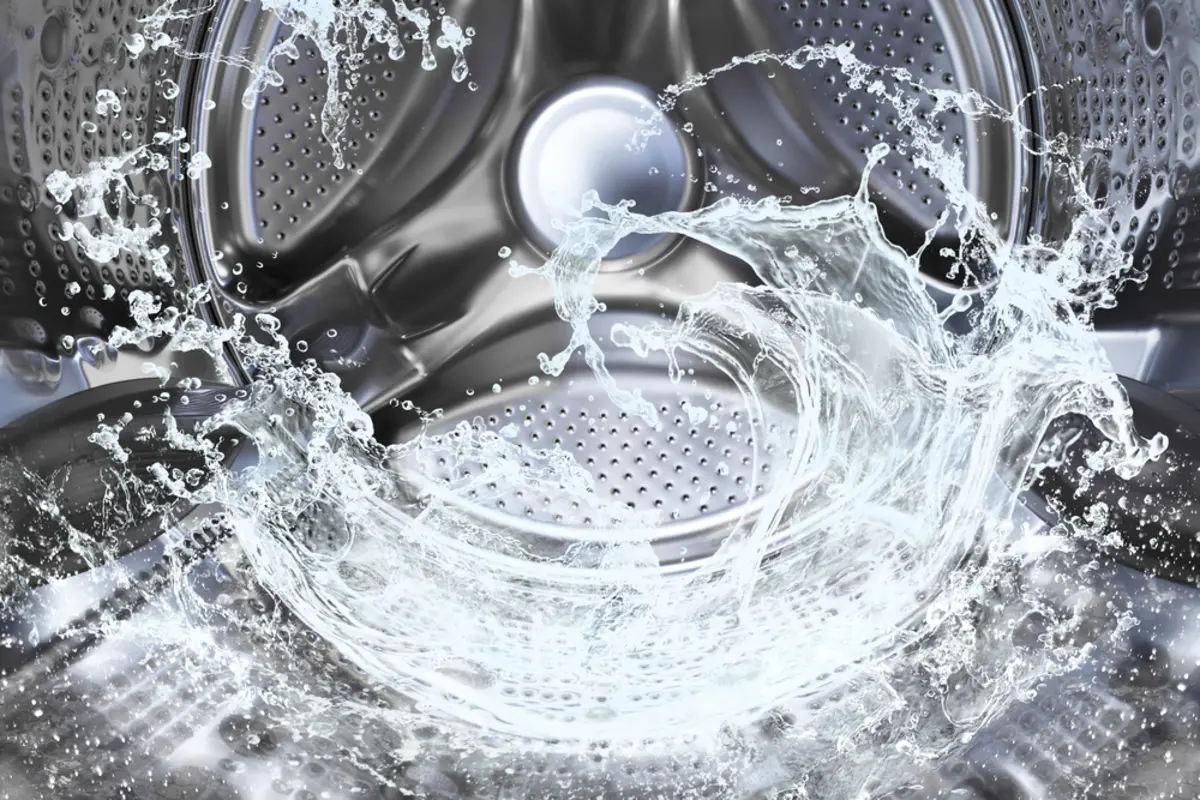 洗濯機はやっぱり「ドラム式」が良い？ 縦型より水量が少なくて節約になるけど、汚れは落ちにくいって本当？ メリット・デメリットを解説