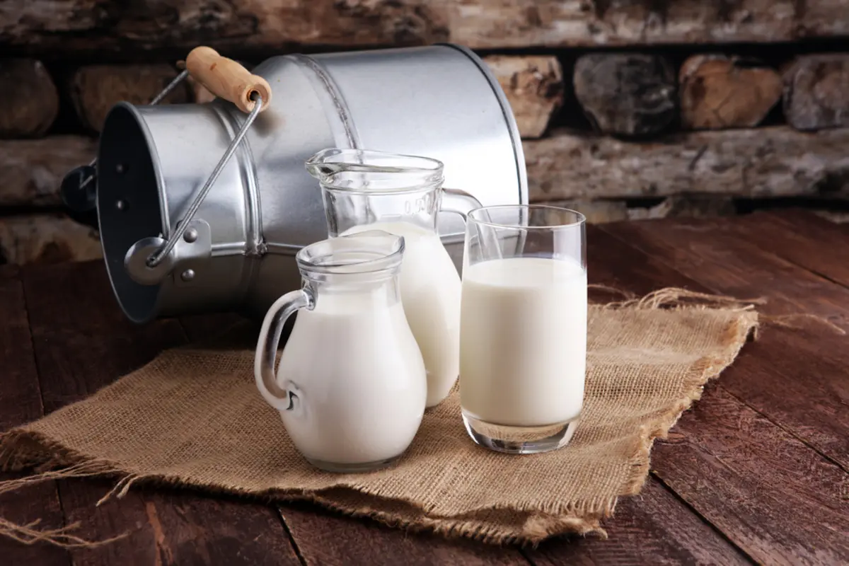 牛乳が高いので、今度から「成分調整牛乳」を買おうか悩んでいます。普通の牛乳より安いということは栄養が少ないのでしょうか？