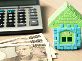 社会人1年目で家賃「9万円」って高いですか？ 手取りは18万円で、食費などを節約してやりくりしていますが、もう少し抑えるべきでしょうか？