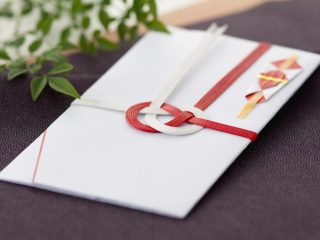 結婚式でとある友人からのご祝儀が「2万円」でした。細かく言いたくないですが、これって「マナー違反」ではありませんか？