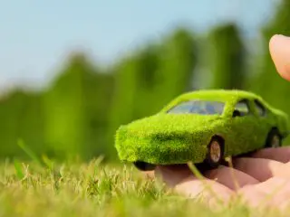 【グリーン化特例】2026年3月まで延長！ ハイブリッド車購入にどう影響する？