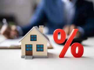 住宅ローン金利が「1％超」に!? すでに借りている人に影響はある？ 金利タイプ別に今後の動きを予想