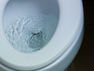 節約のため、トイレを「大」のときも「小」で流しています。今のところ詰まってませんが、このまま続けて大丈夫でしょうか…？