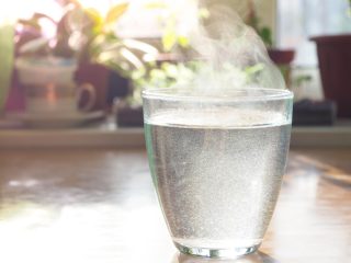 毎朝「白湯」を飲んでいます。電気ポットとやかんでは、どちらが安くなるでしょうか？