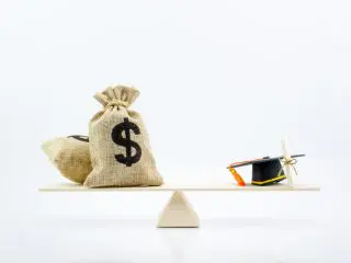 来年就職内定の大学4年生です。借りた奨学金「200万円」の返還は毎月いくらで何年かかるのでしょうか？