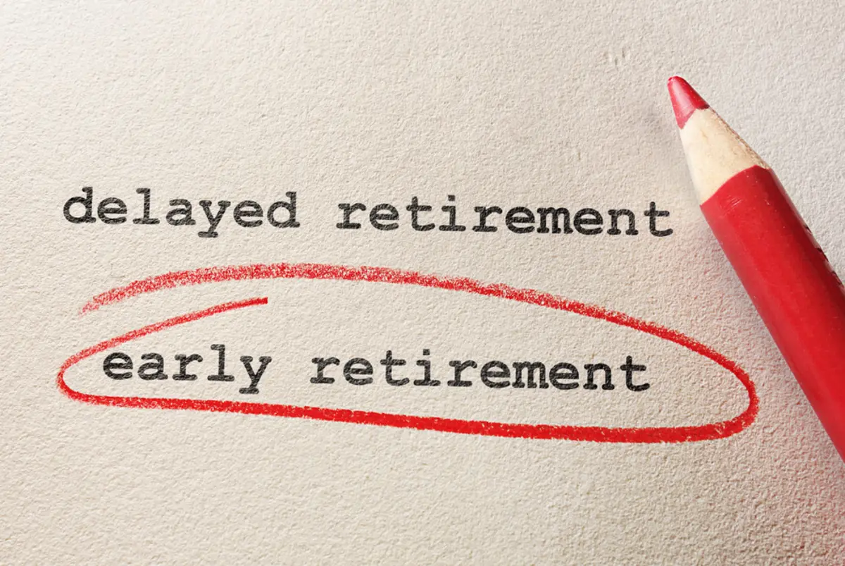 55歳夫婦で貯金は「2000万円」です。子どもが成人したので、早期退職しても大丈夫でしょうか？ 少しでも働き続けるべきですか？
