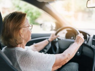 高齢の親に運転免許証の自主返納を勧めたい……話し合いのコツを教えて！